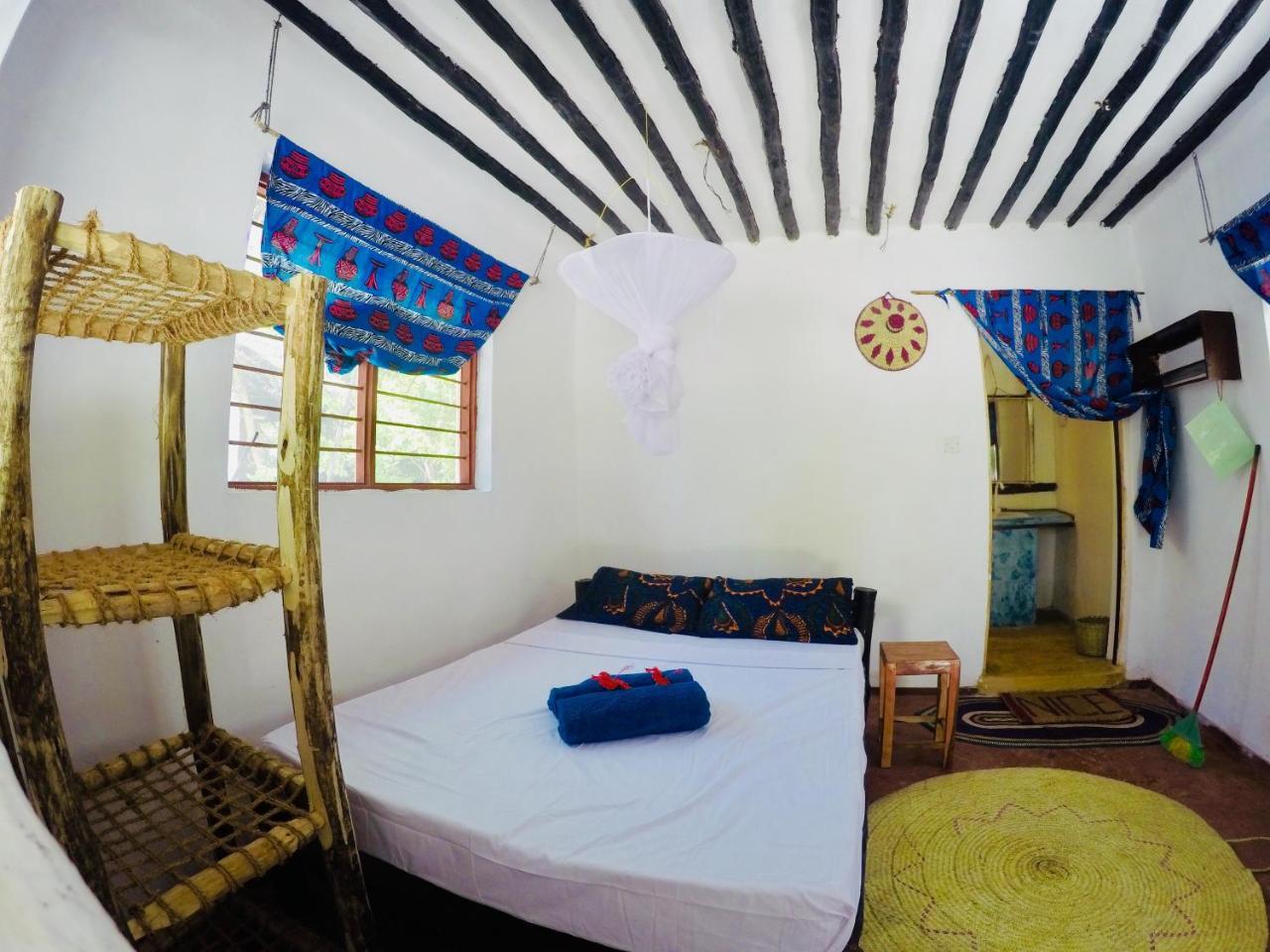 Lodge Evergreen Bwejuu